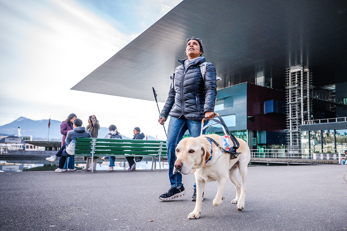 Blindenhundeteam unterwegs in Luzern